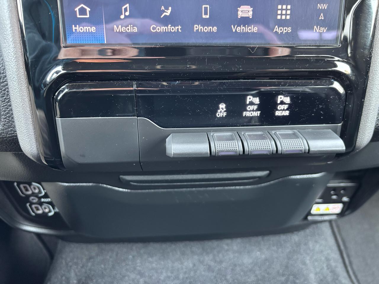 RAM 1500 Laramie 4x4 Crew Cab 5'7" Box 2025