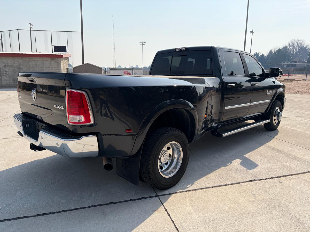 RAM 3500 Laramie 4x4 Crew Cab 8' Box 2017