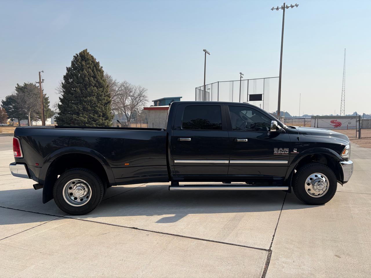 RAM 3500 Laramie 4x4 Crew Cab 8' Box 2017