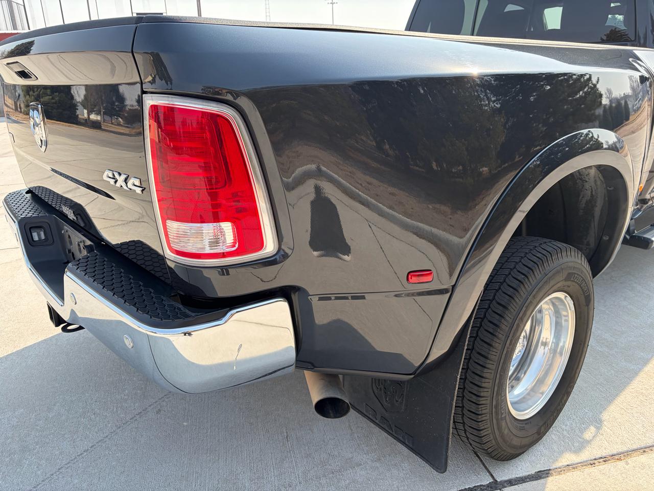 RAM 3500 Laramie 4x4 Crew Cab 8' Box 2017