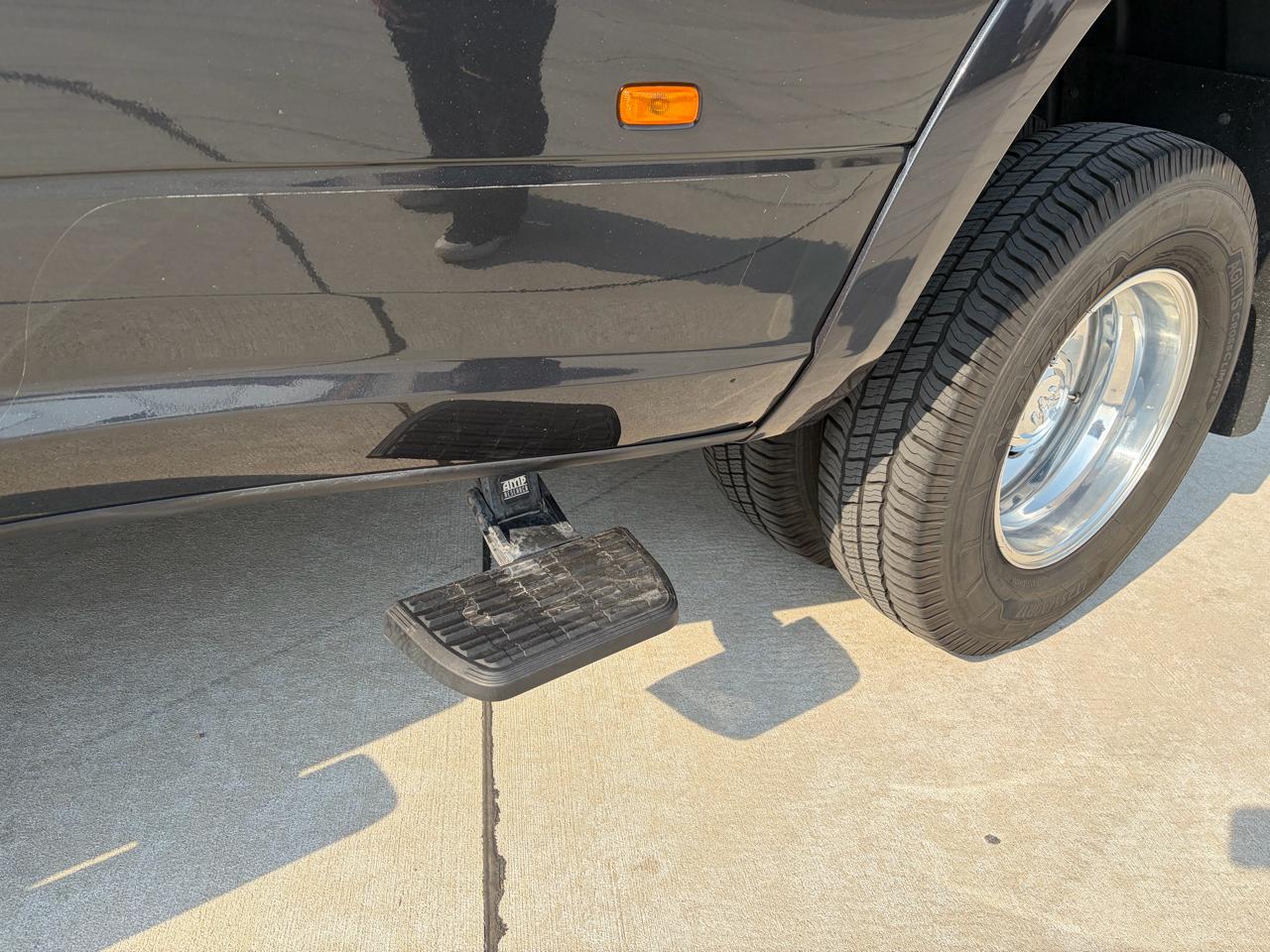 RAM 3500 Laramie 4x4 Crew Cab 8' Box 2017