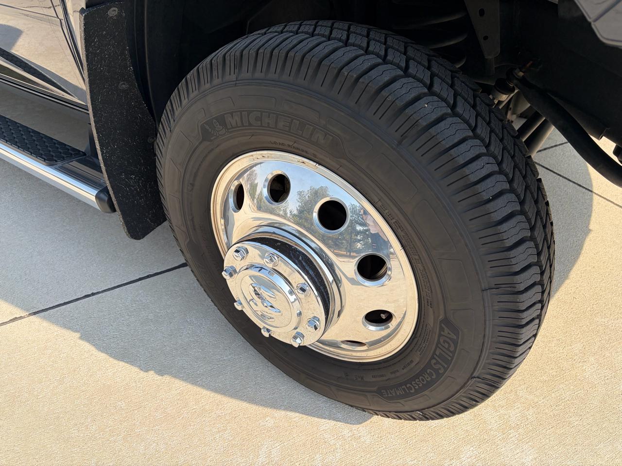 RAM 3500 Laramie 4x4 Crew Cab 8' Box 2017