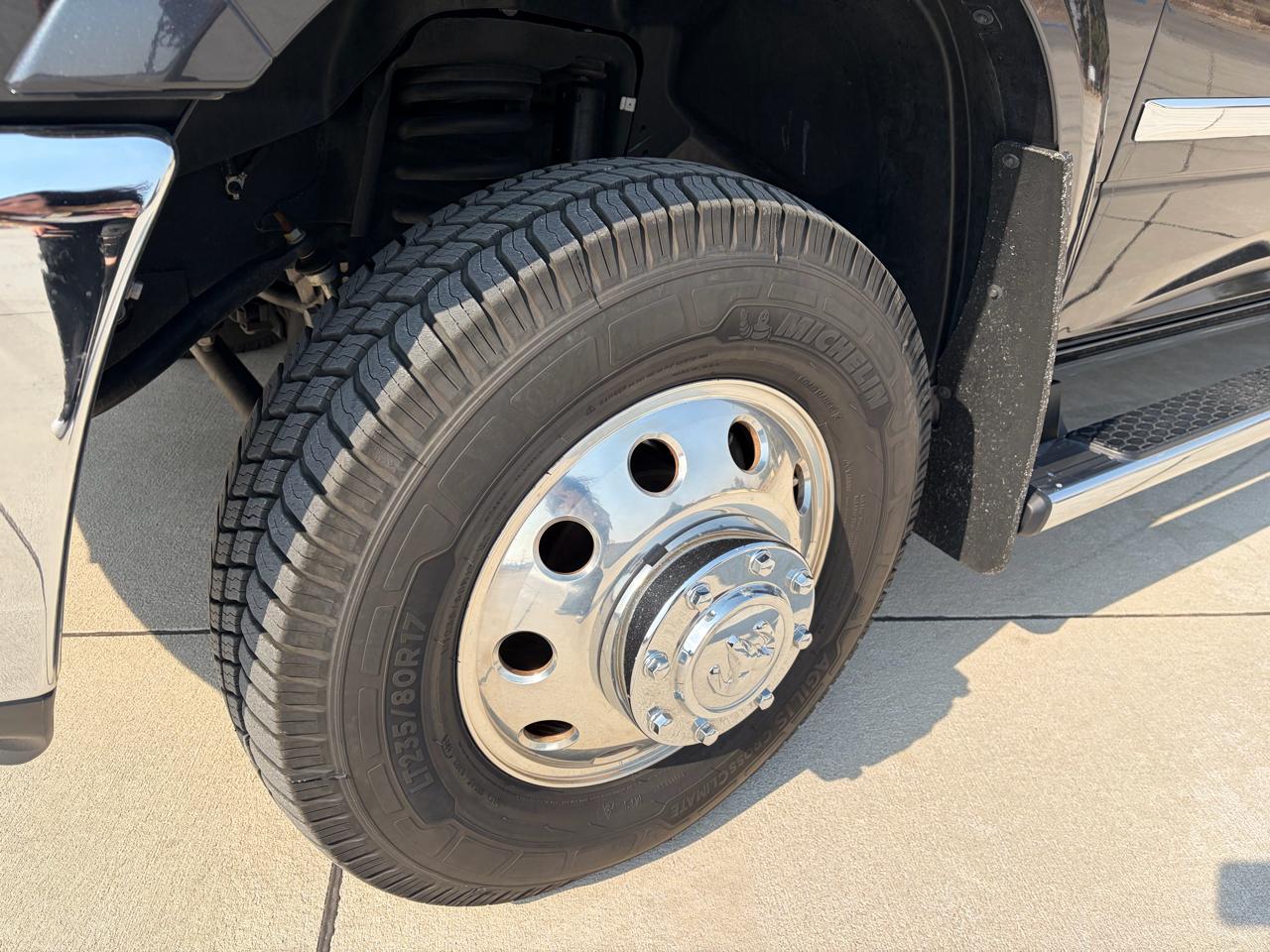 RAM 3500 Laramie 4x4 Crew Cab 8' Box 2017