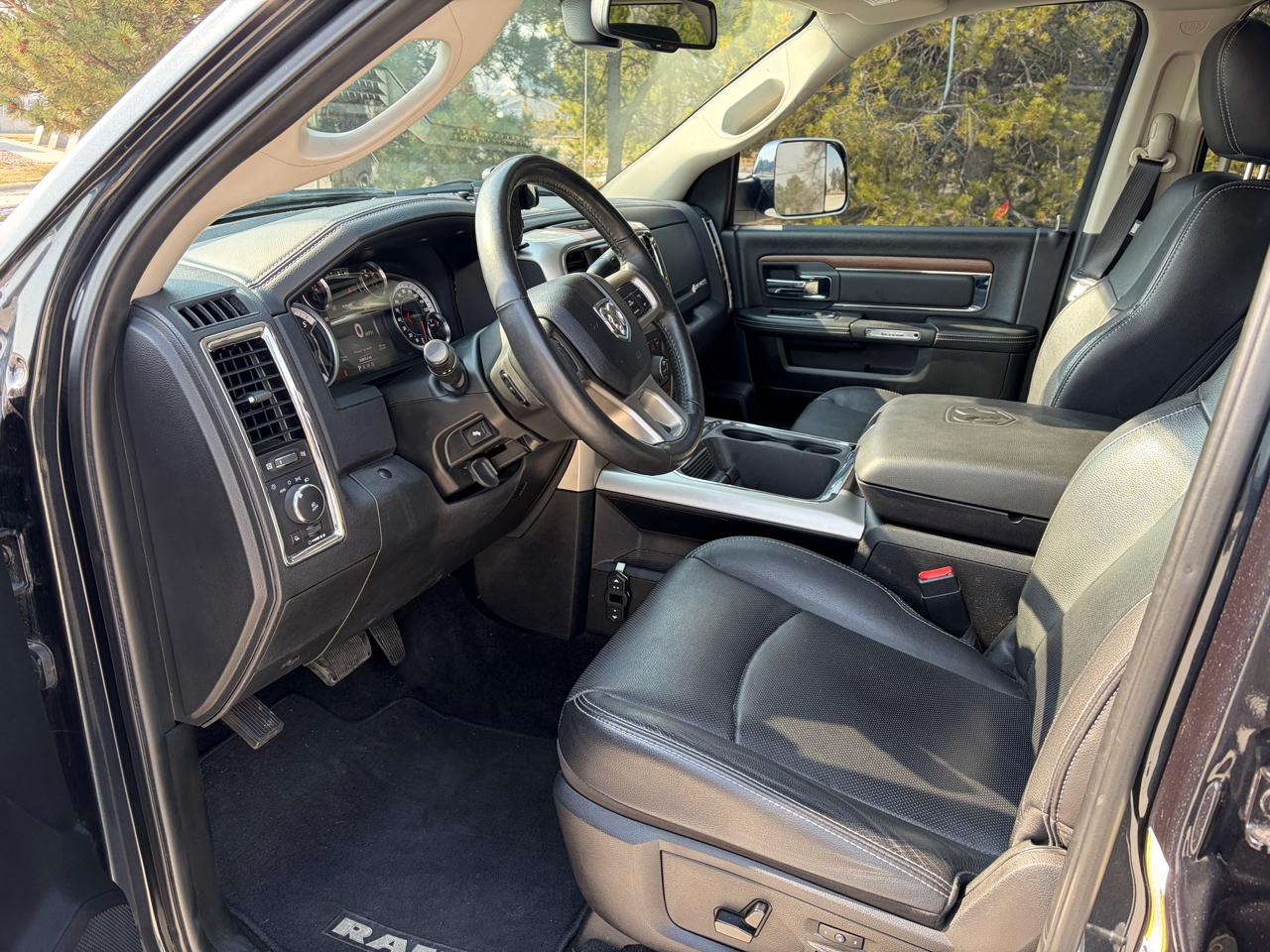 RAM 3500 Laramie 4x4 Crew Cab 8' Box 2017