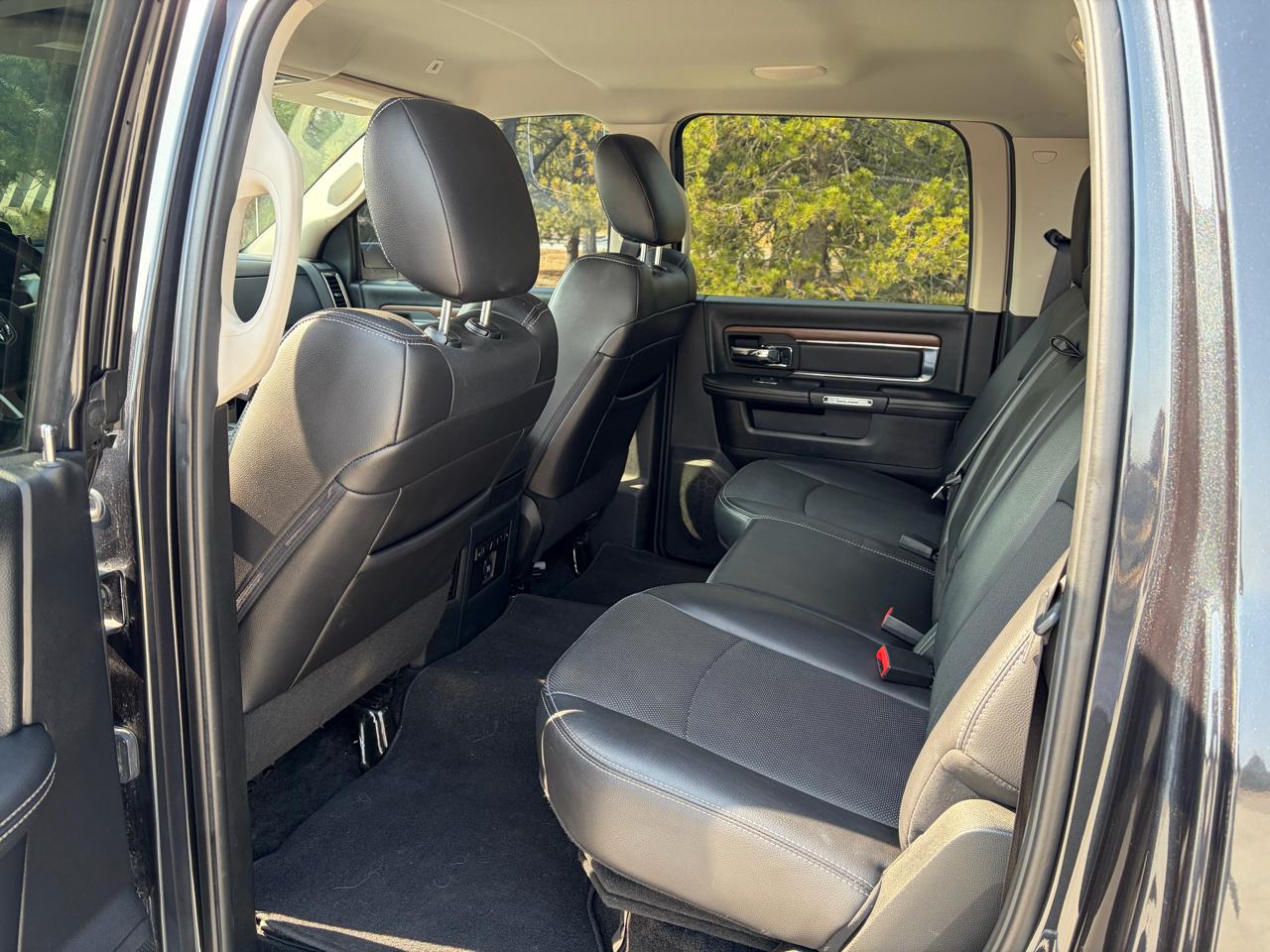 RAM 3500 Laramie 4x4 Crew Cab 8' Box 2017