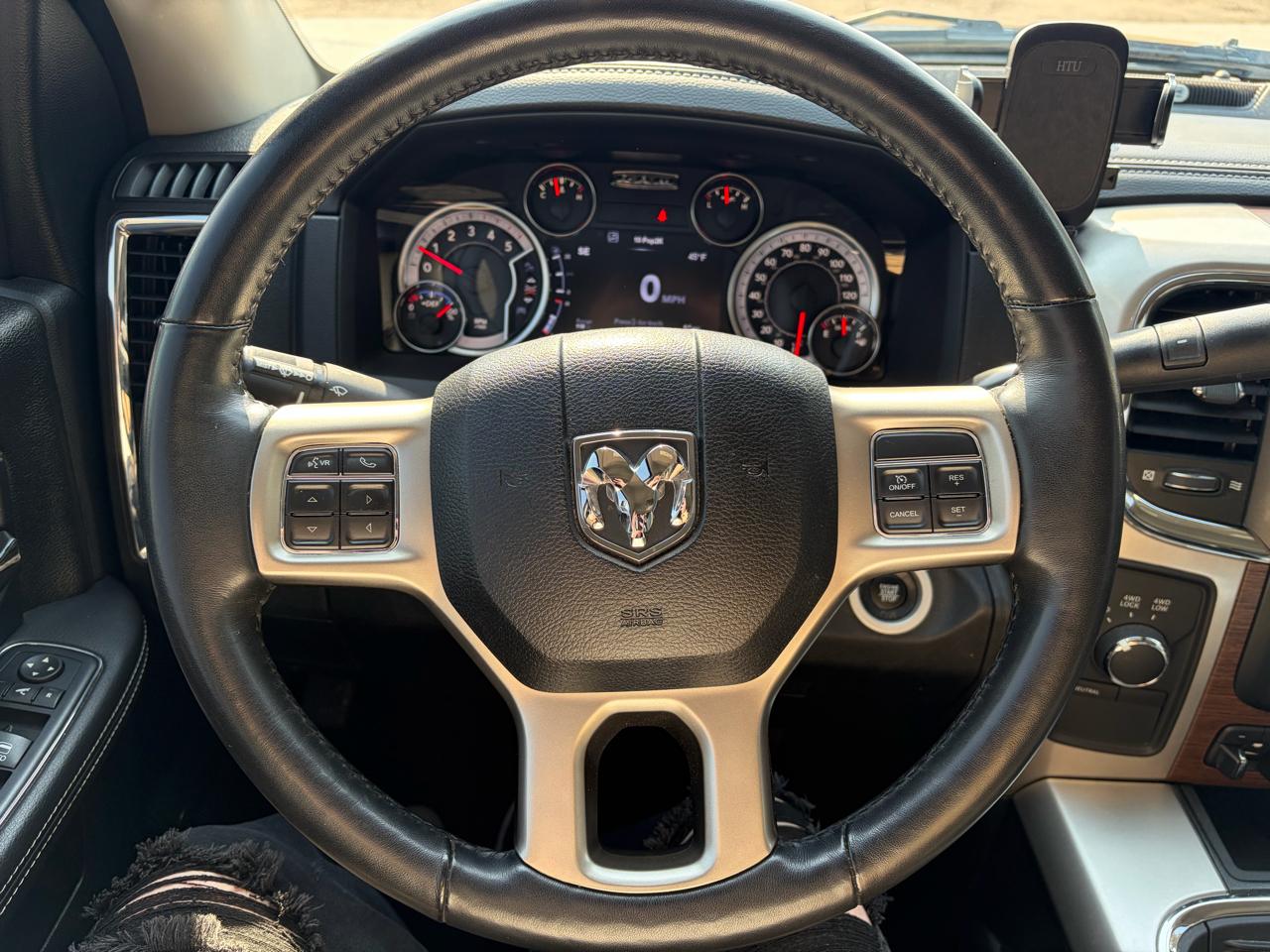 RAM 3500 Laramie 4x4 Crew Cab 8' Box 2017