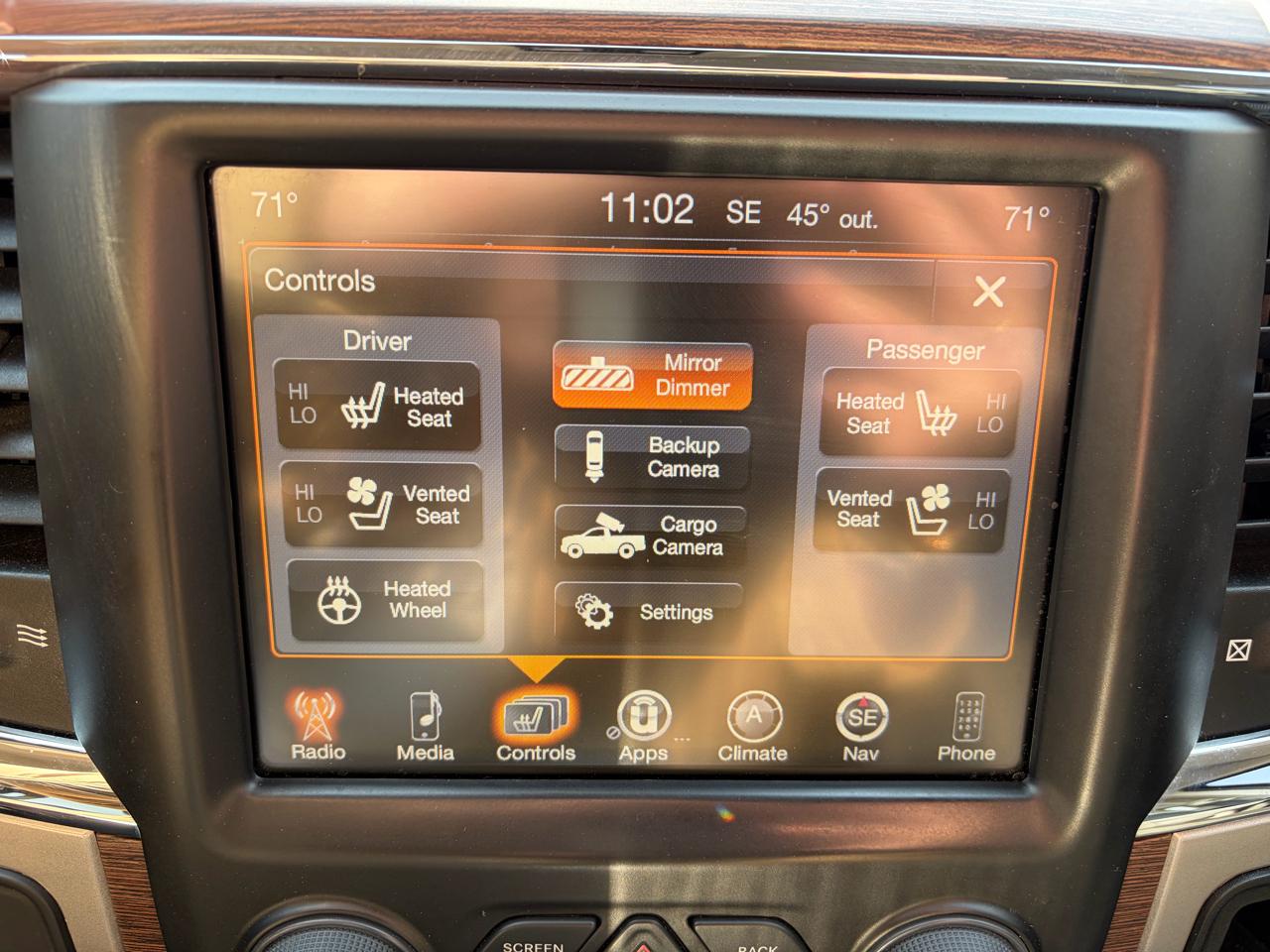 RAM 3500 Laramie 4x4 Crew Cab 8' Box 2017