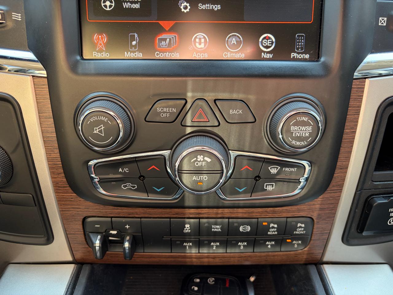 RAM 3500 Laramie 4x4 Crew Cab 8' Box 2017