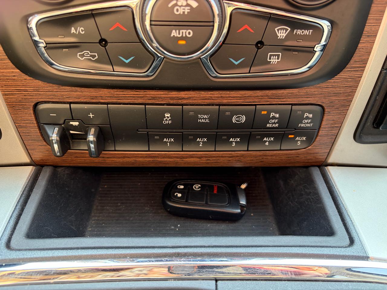 RAM 3500 Laramie 4x4 Crew Cab 8' Box 2017