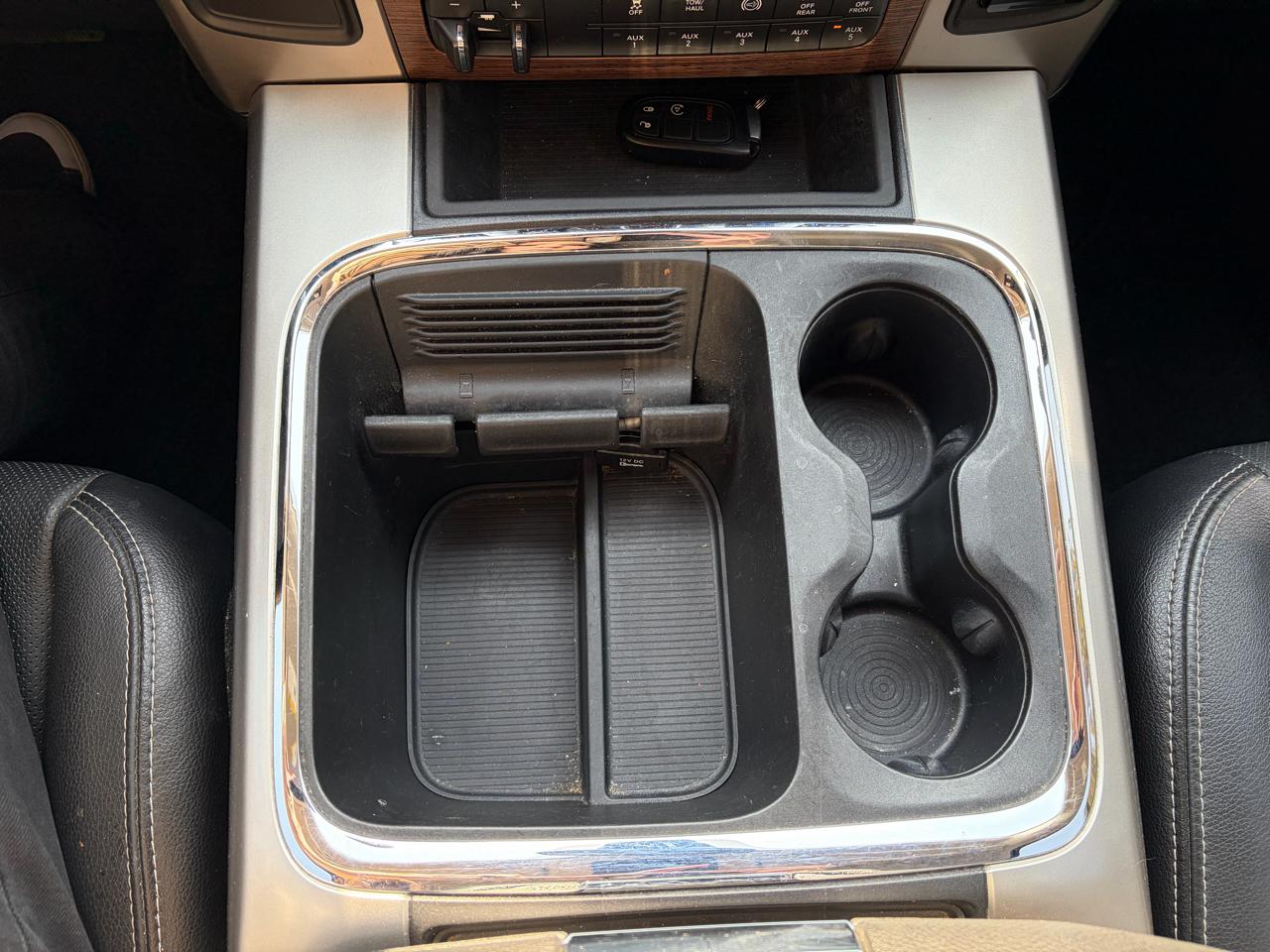 RAM 3500 Laramie 4x4 Crew Cab 8' Box 2017