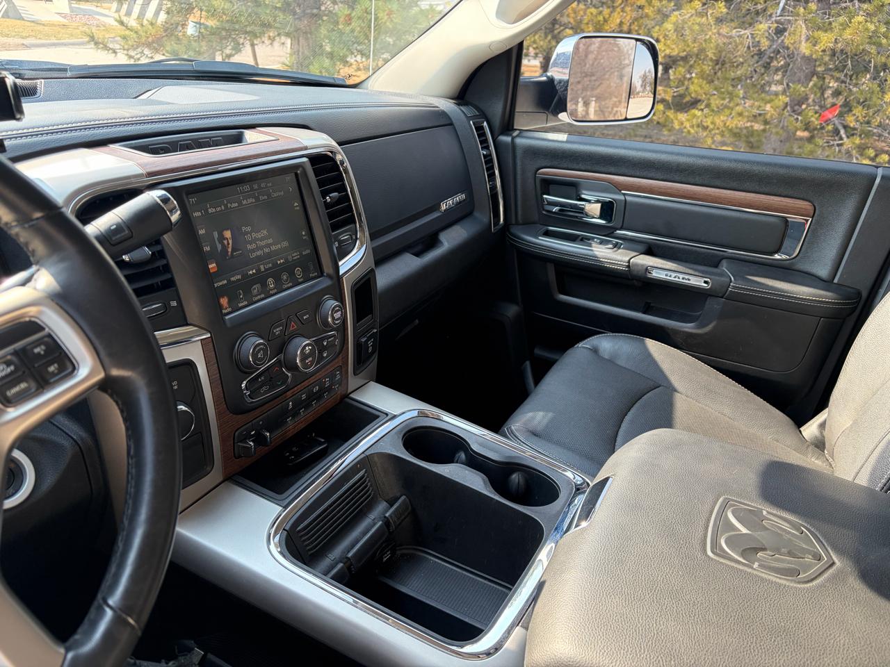 RAM 3500 Laramie 4x4 Crew Cab 8' Box 2017