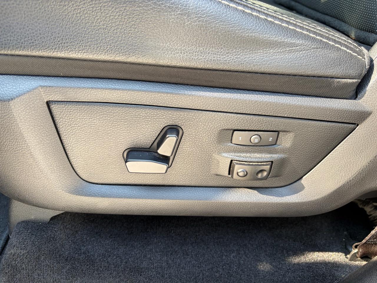 RAM 3500 Laramie 4x4 Crew Cab 8' Box 2017