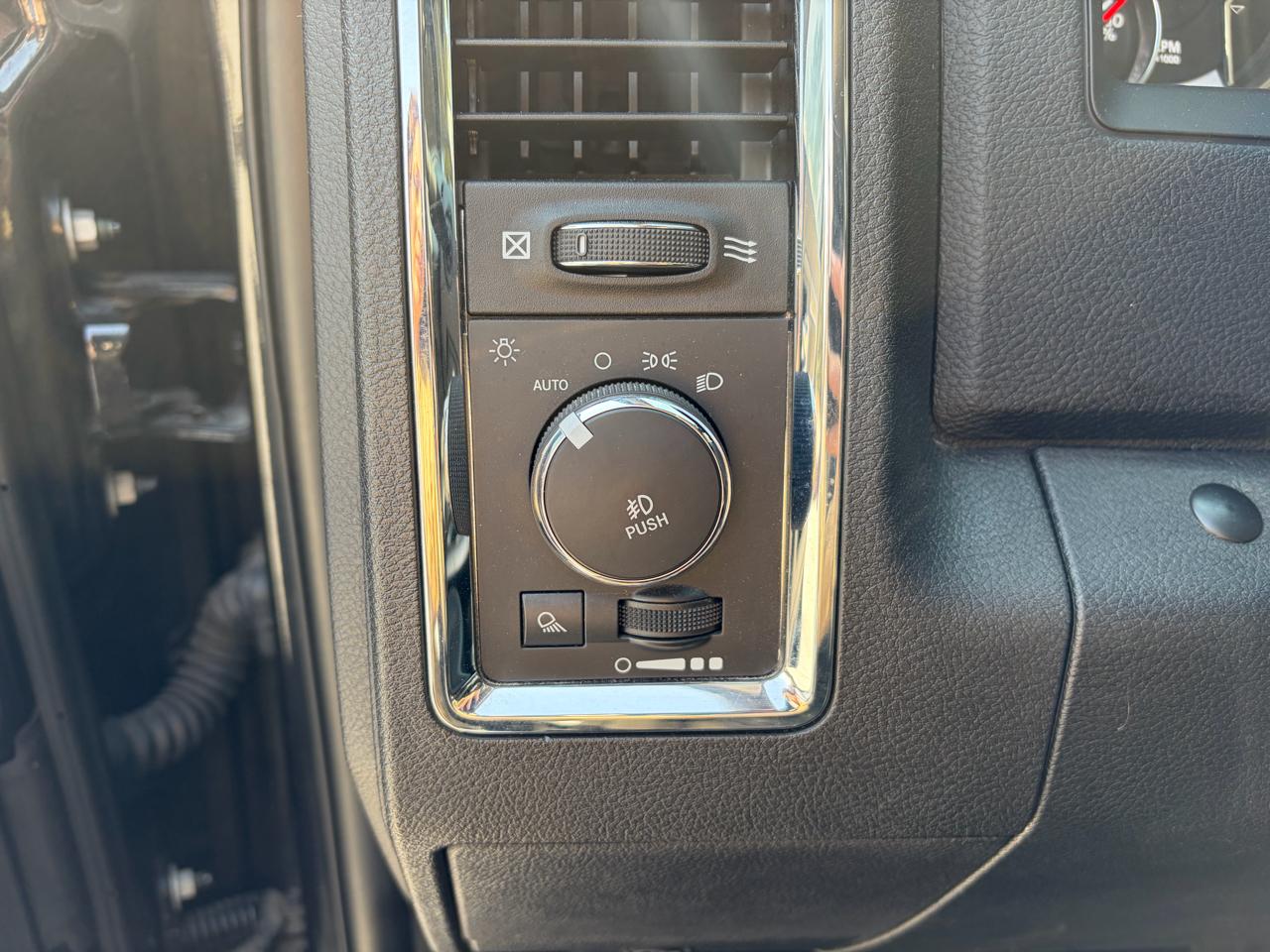 RAM 3500 Laramie 4x4 Crew Cab 8' Box 2017