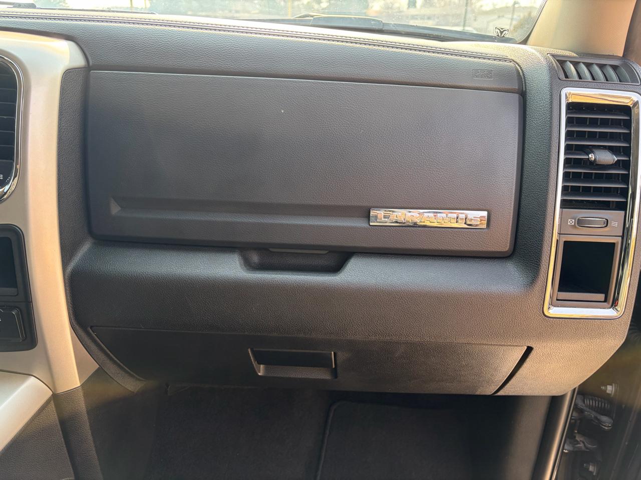 RAM 3500 Laramie 4x4 Crew Cab 8' Box 2017