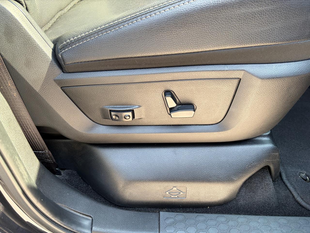 RAM 3500 Laramie 4x4 Crew Cab 8' Box 2017