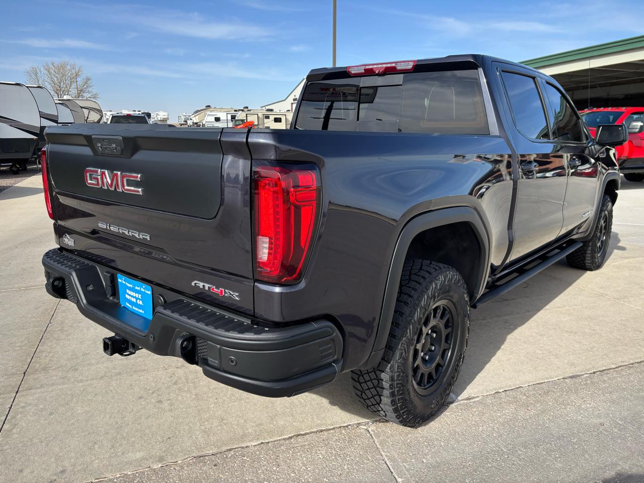 GMC Sierra 1500 4WD Crew Cab 147" AT4X 2023