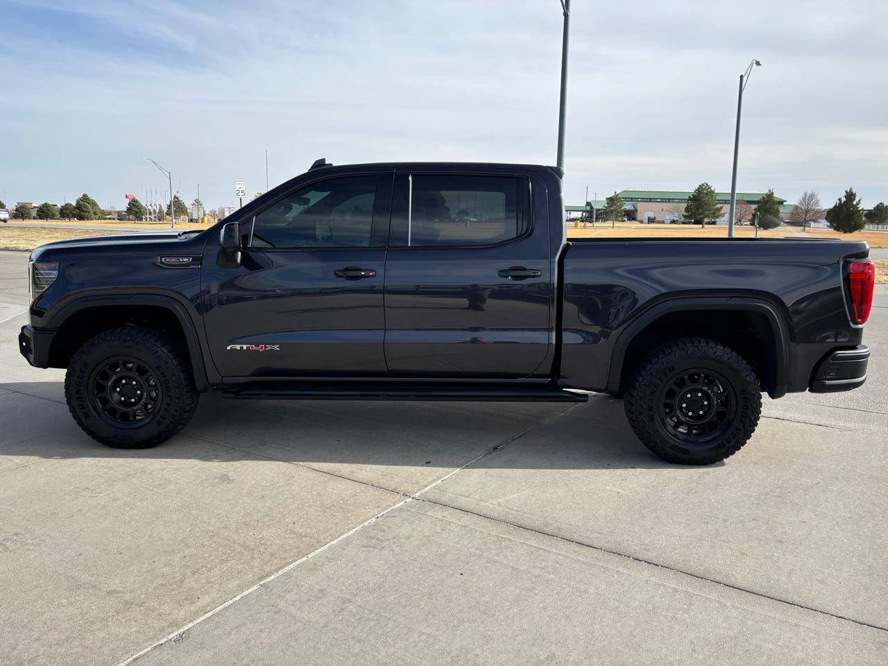 GMC Sierra 1500 4WD Crew Cab 147" AT4X 2023
