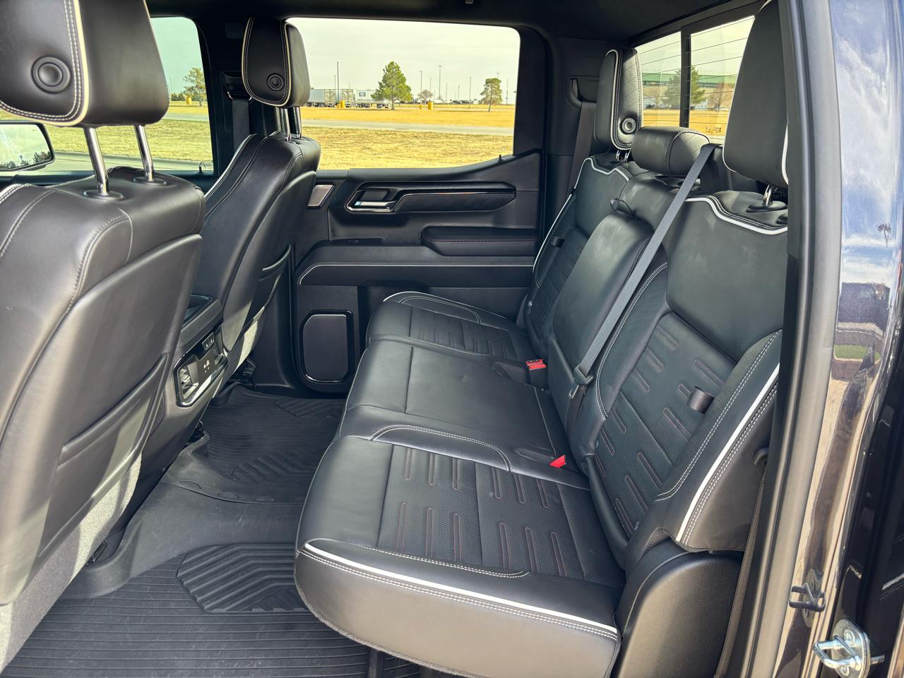 GMC Sierra 1500 4WD Crew Cab 147" AT4X 2023