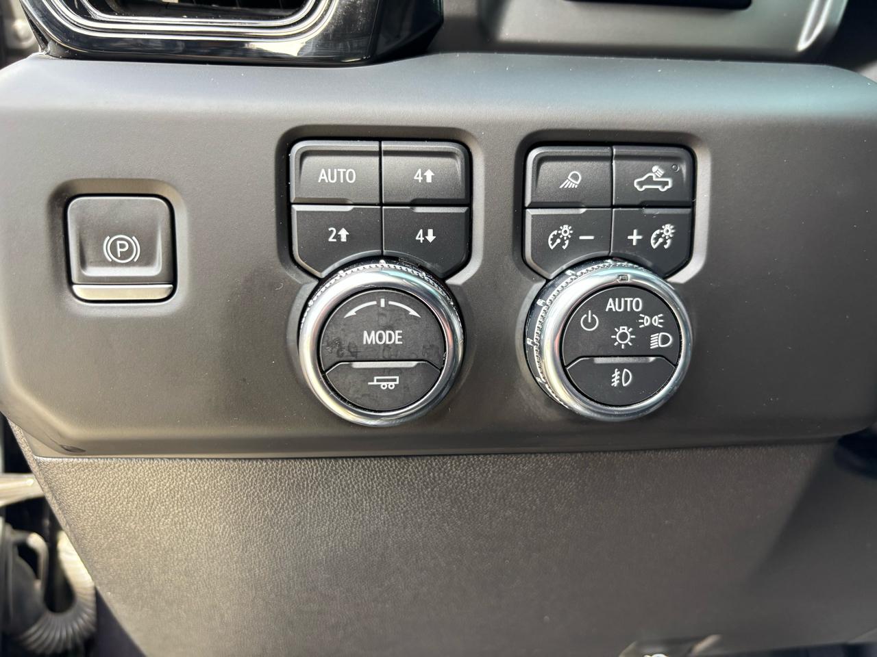 GMC Sierra 1500 4WD Crew Cab 147" AT4X 2023