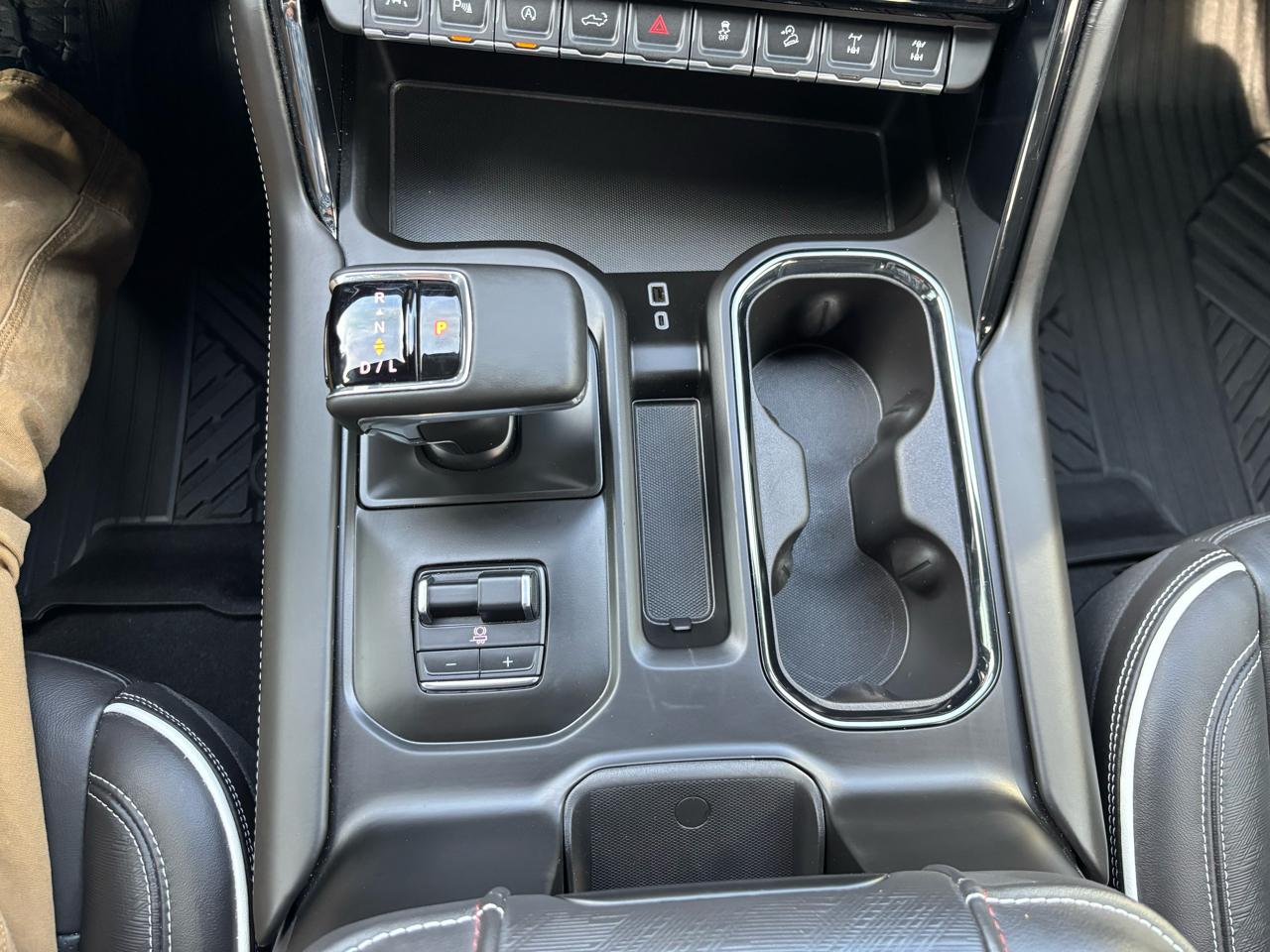 GMC Sierra 1500 4WD Crew Cab 147" AT4X 2023