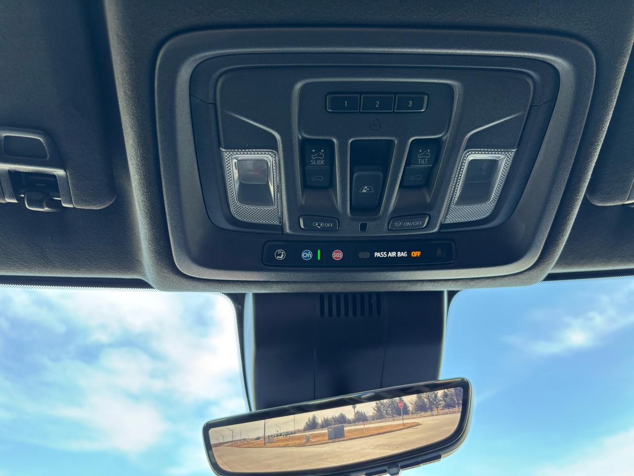 GMC Sierra 1500 4WD Crew Cab 147" AT4X 2023