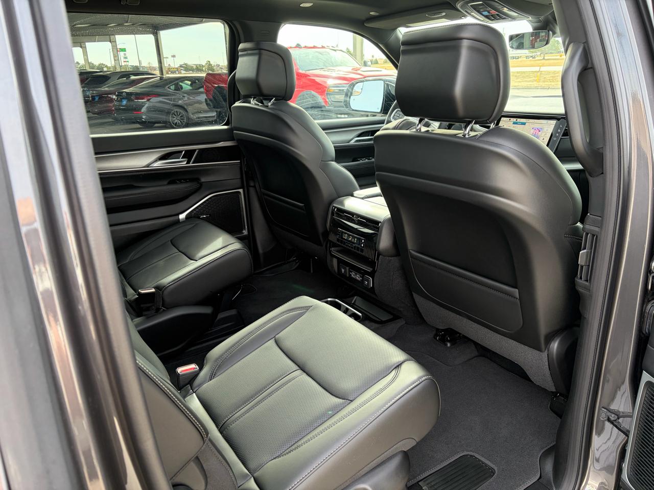 Jeep Grand Wagoneer 4x4 2026