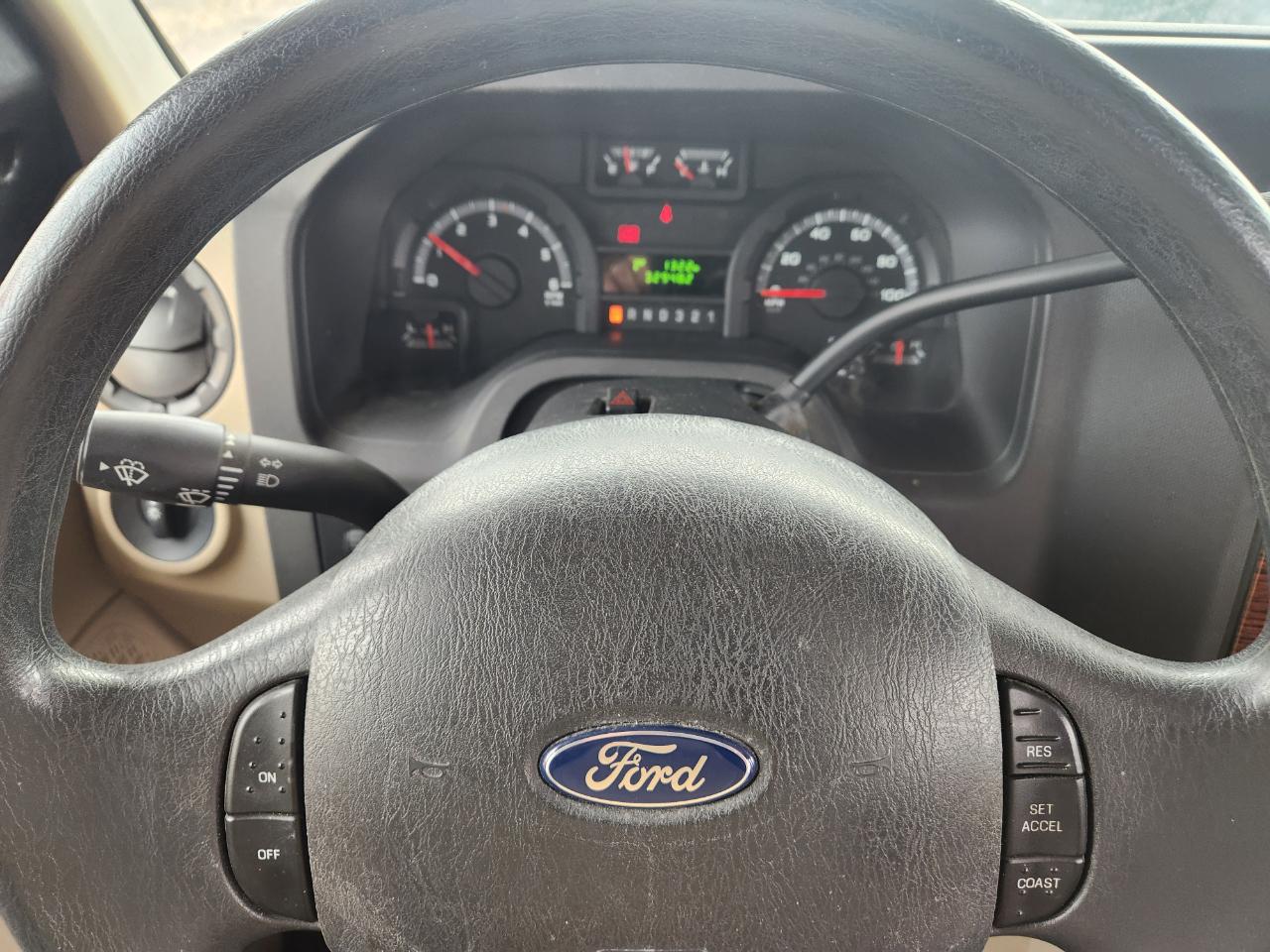 Coachmen Leprechaun  2014