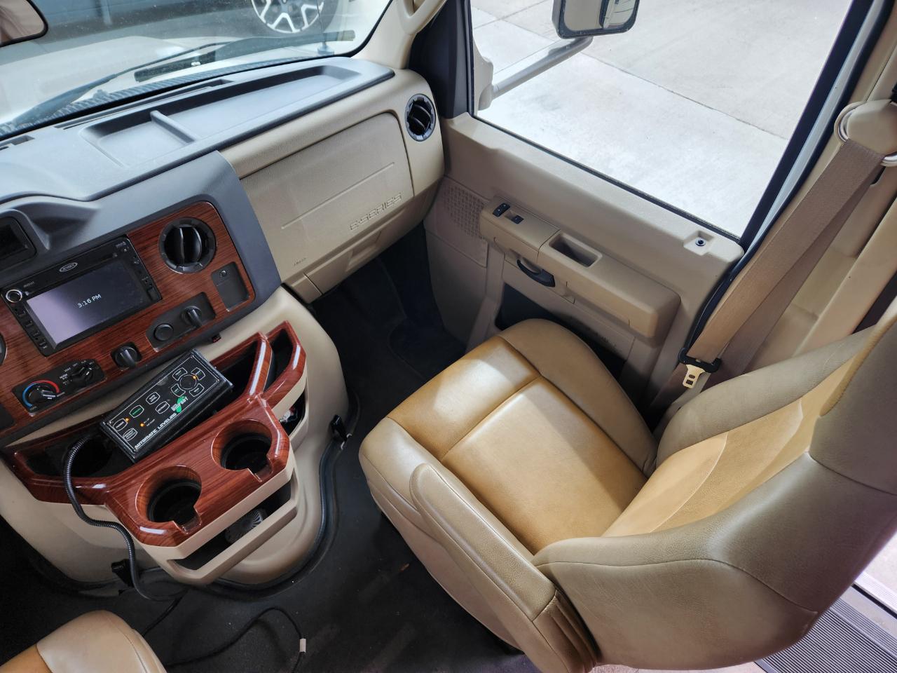 Coachmen Leprechaun  2014