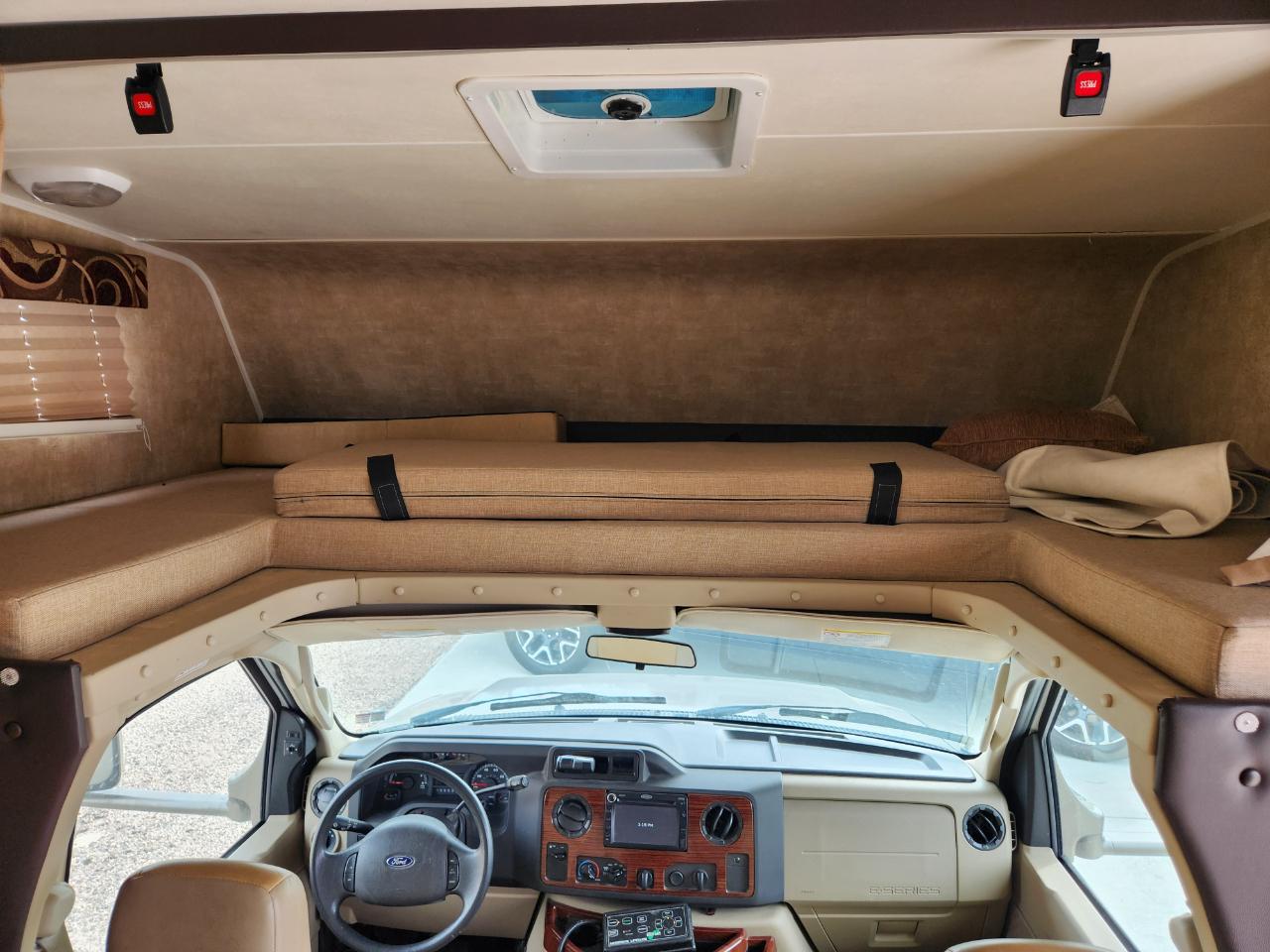 Coachmen Leprechaun  2014