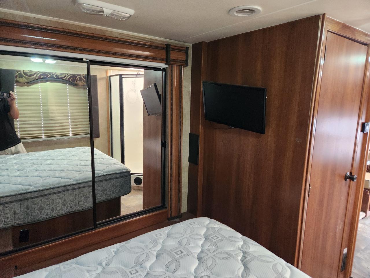 Coachmen Leprechaun  2014