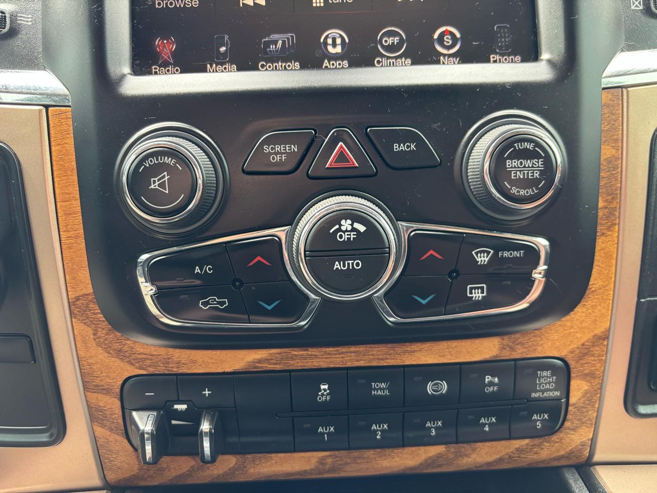 RAM 2500 4WD Mega Cab 160.5" Laramie Longhorn 2013