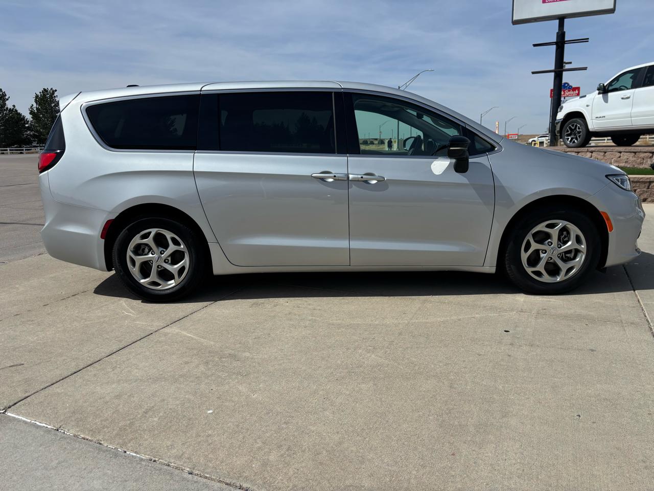 Chrysler Pacifica Limited FWD 2024