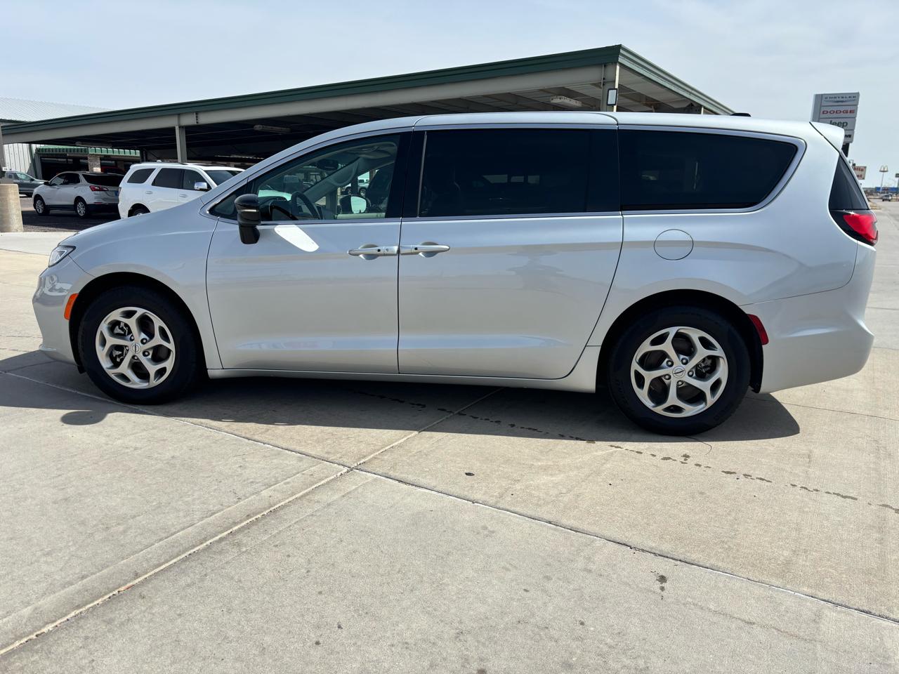 Chrysler Pacifica Limited FWD 2024
