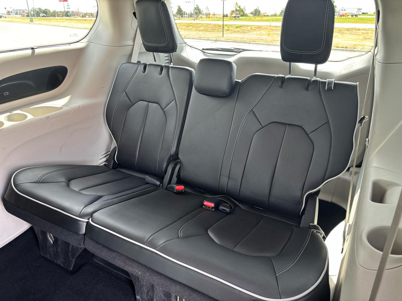 Chrysler Pacifica Limited FWD 2024