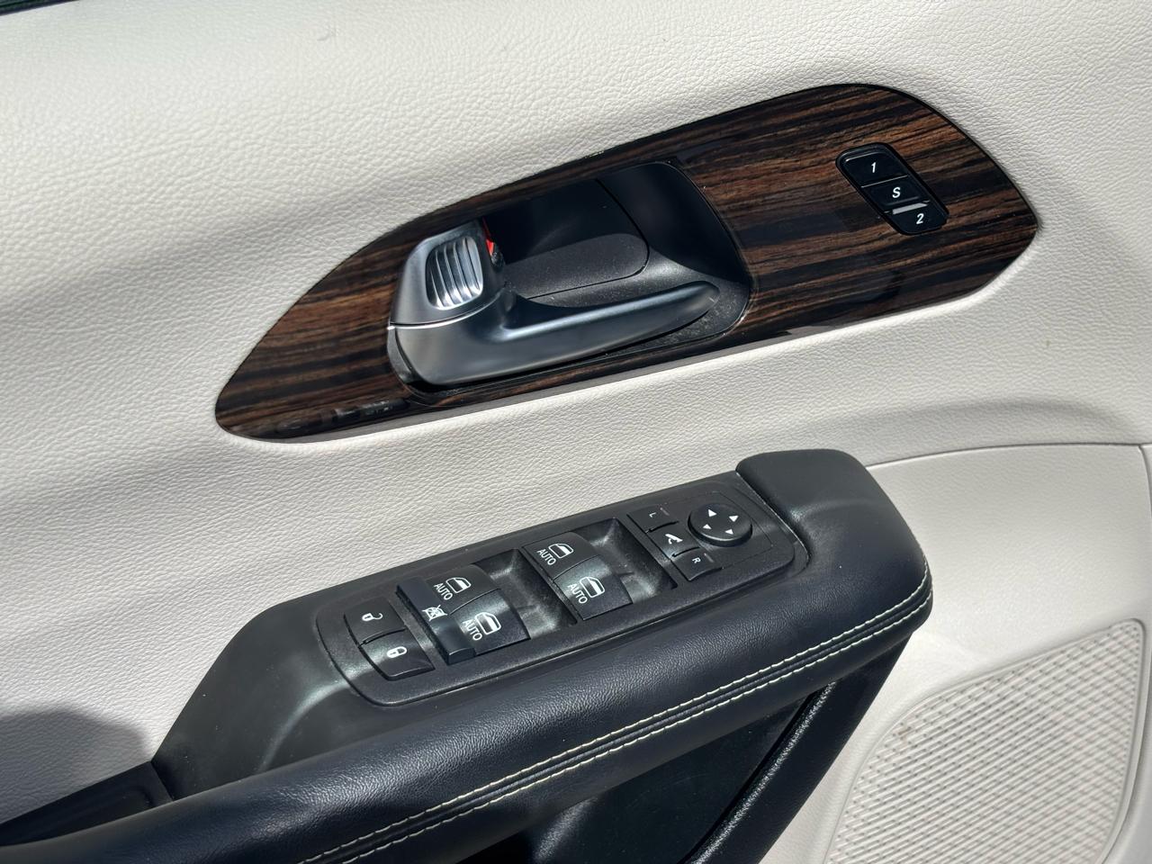 Chrysler Pacifica Limited FWD 2024