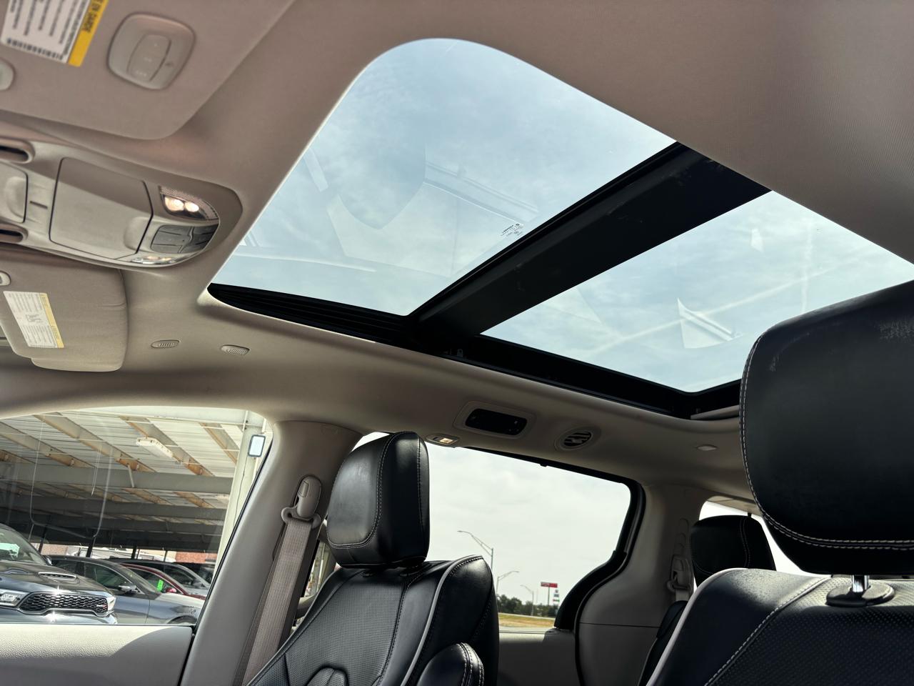 Chrysler Pacifica Limited FWD 2024