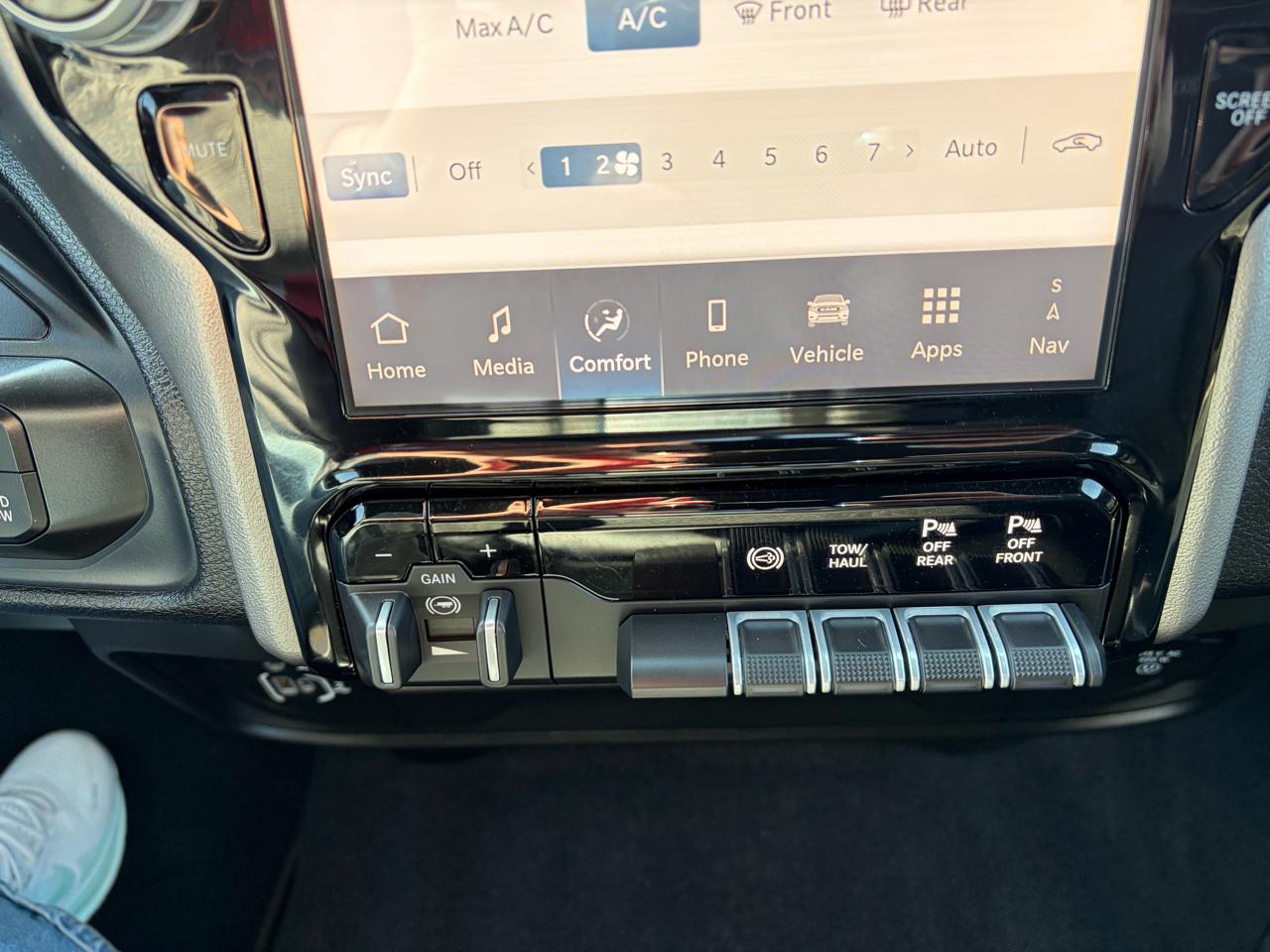 RAM 2500 Laramie 4x4 Crew Cab 6'4" Box 2026