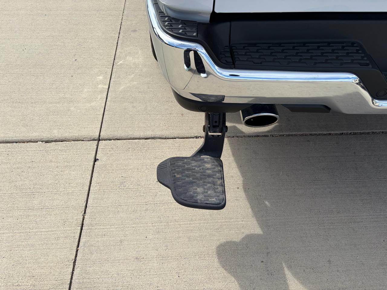 RAM 1500 Big Horn 4x4 Crew Cab 5'7" Box 2025