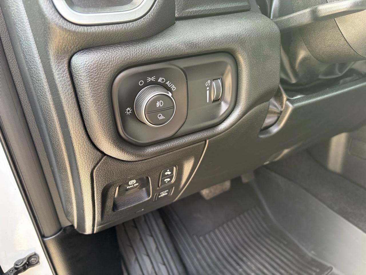 RAM 1500 Big Horn 4x4 Crew Cab 5'7" Box 2025