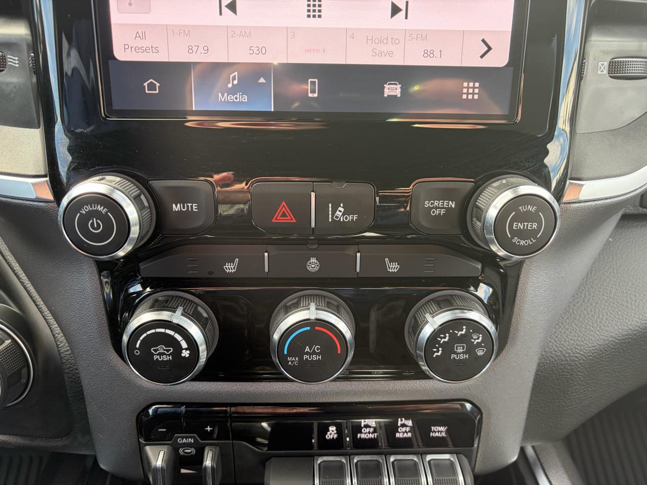 RAM 1500 Big Horn 4x4 Crew Cab 5'7" Box 2025