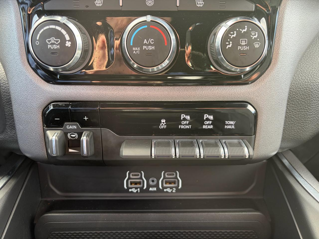 RAM 1500 Big Horn 4x4 Crew Cab 5'7" Box 2025