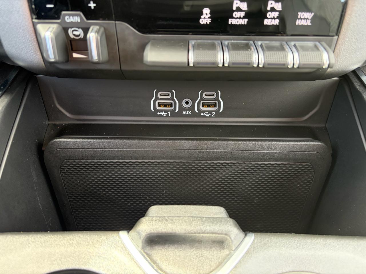 RAM 1500 Big Horn 4x4 Crew Cab 5'7" Box 2025