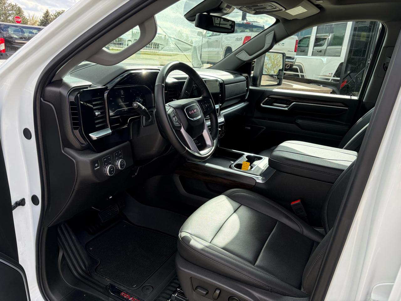 GMC Sierra 2500HD 4WD Crew Cab 159" SLT 2025
