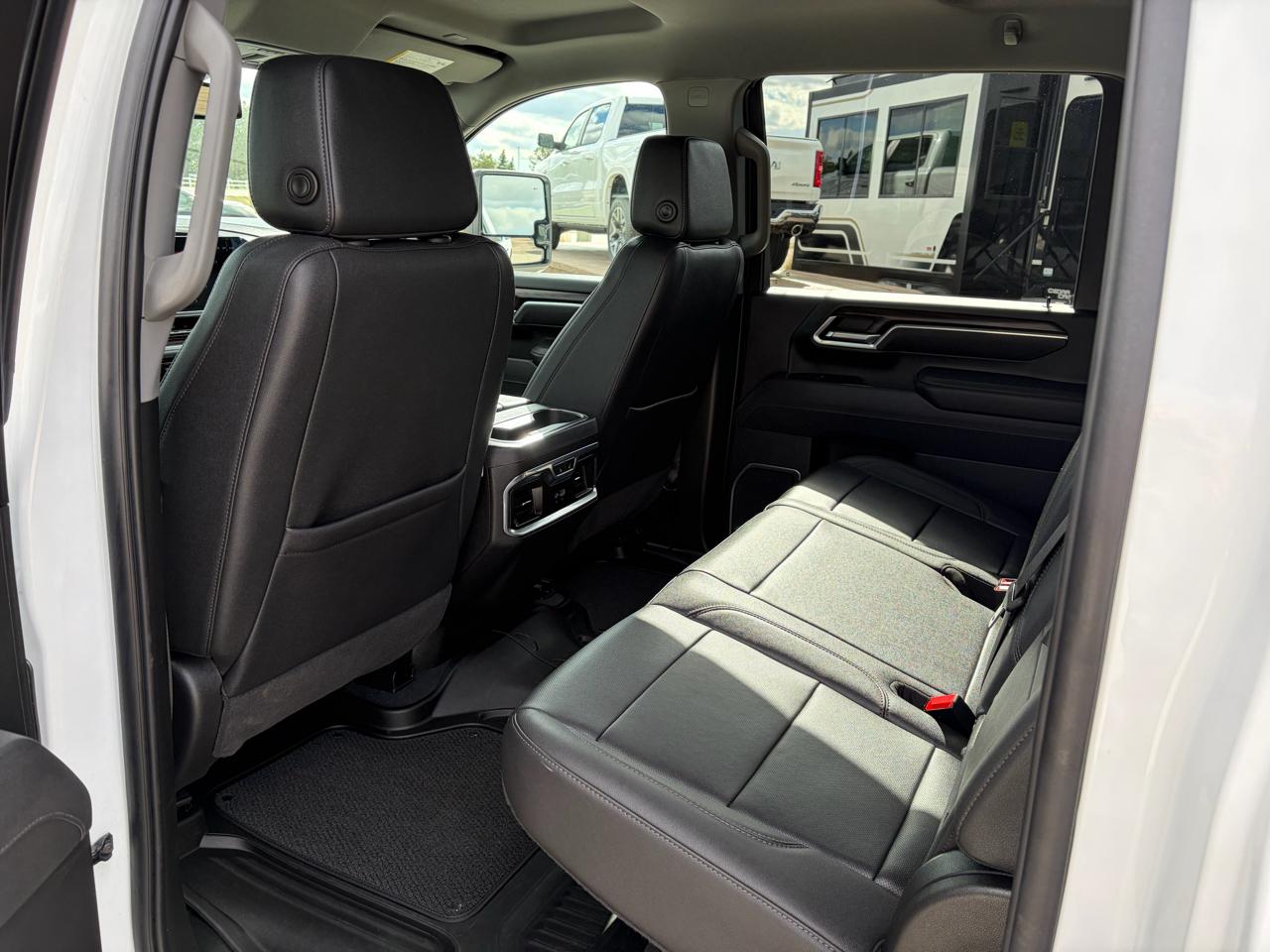 GMC Sierra 2500HD 4WD Crew Cab 159" SLT 2025