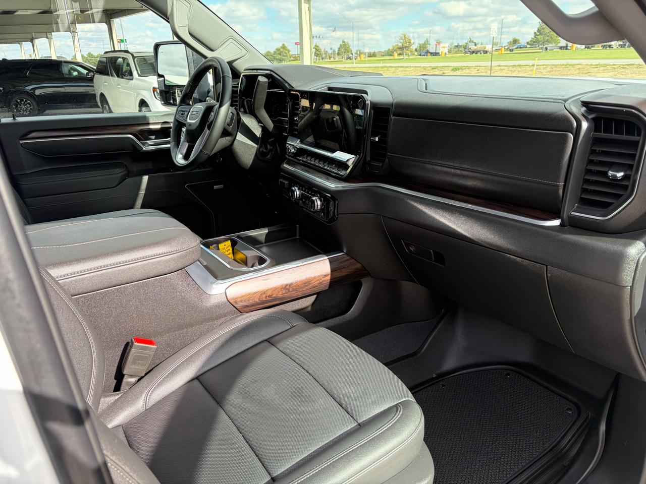 GMC Sierra 2500HD 4WD Crew Cab 159" SLT 2025