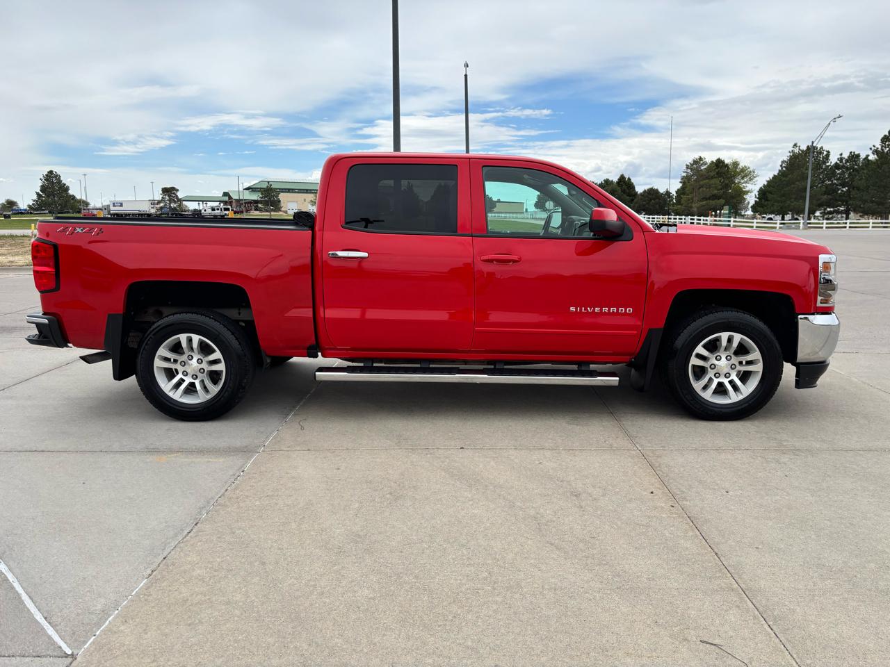Chevrolet Silverado 1500 4WD Crew Cab 143.5" LT w/1LT 2018