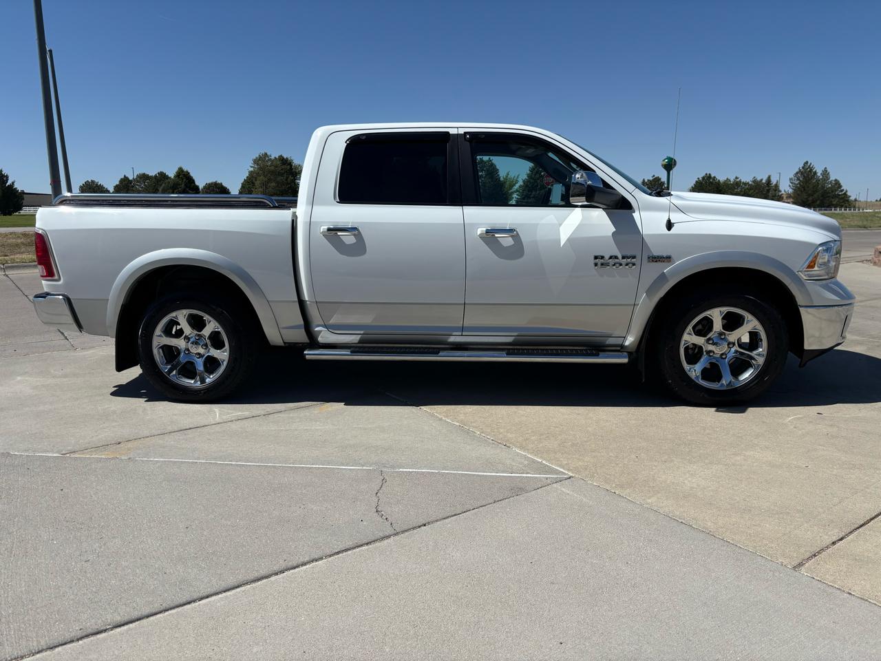 RAM 1500 4WD Crew Cab 140.5" Laramie 2013