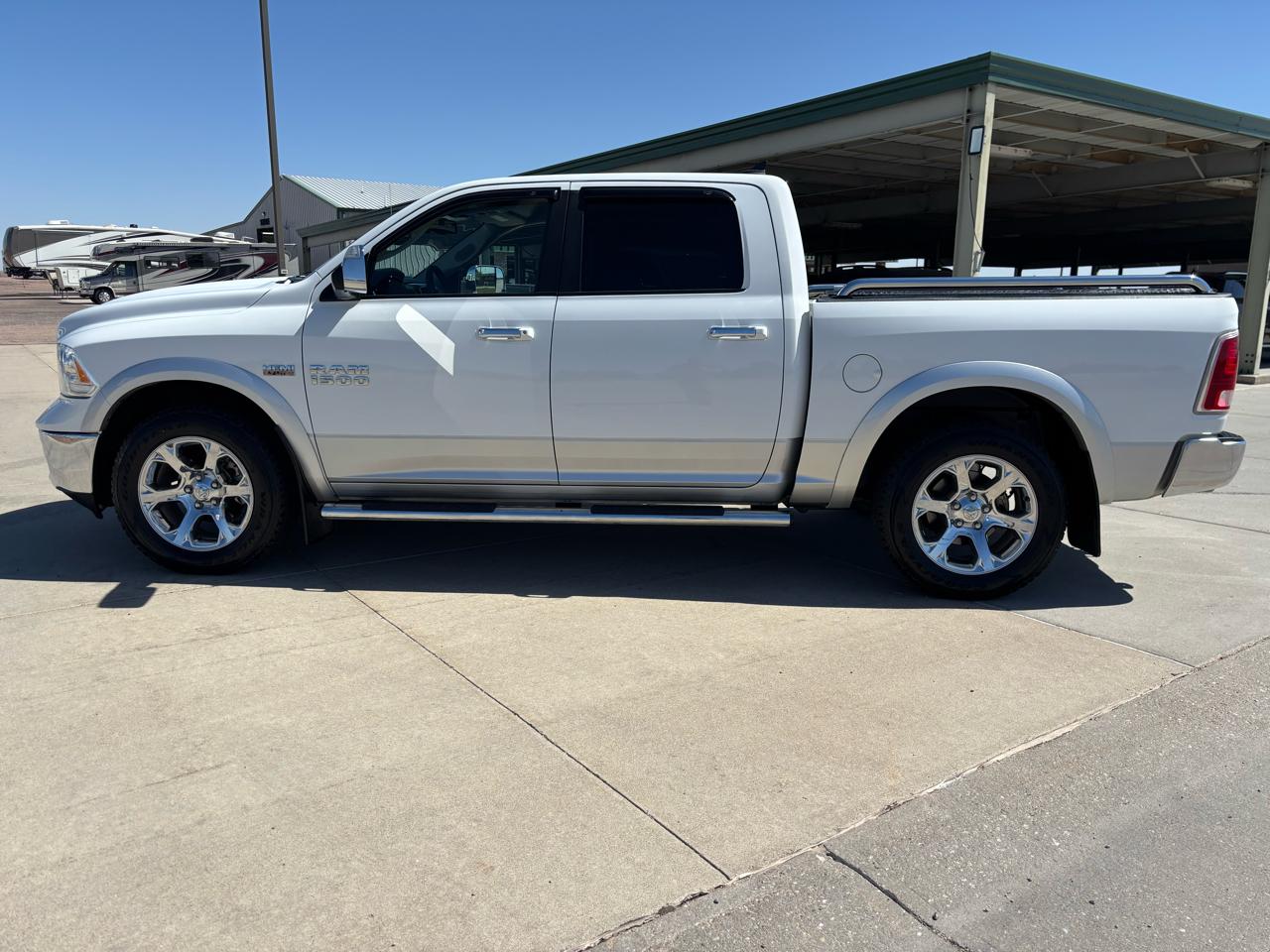 RAM 1500 4WD Crew Cab 140.5" Laramie 2013