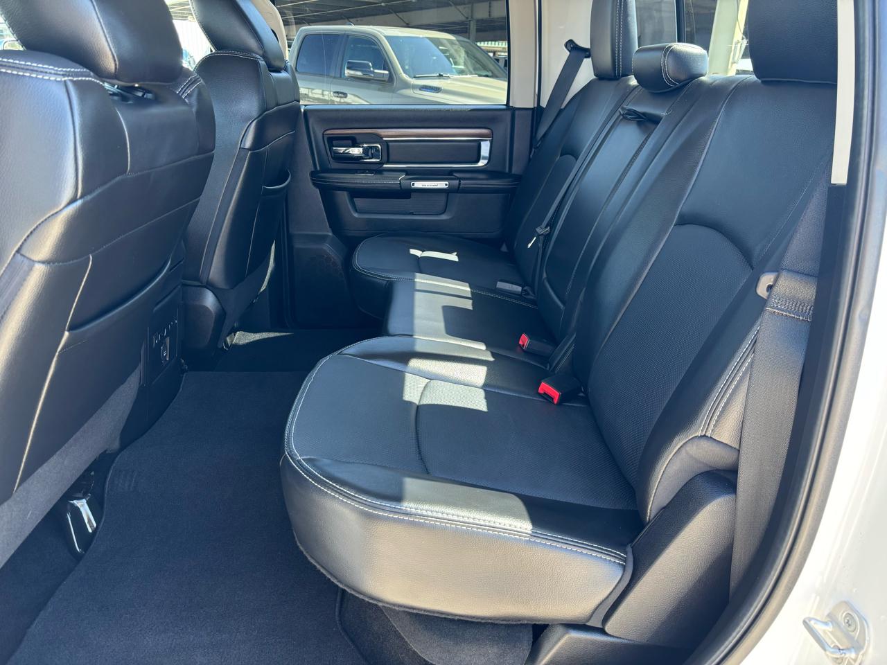 RAM 1500 4WD Crew Cab 140.5" Laramie 2013