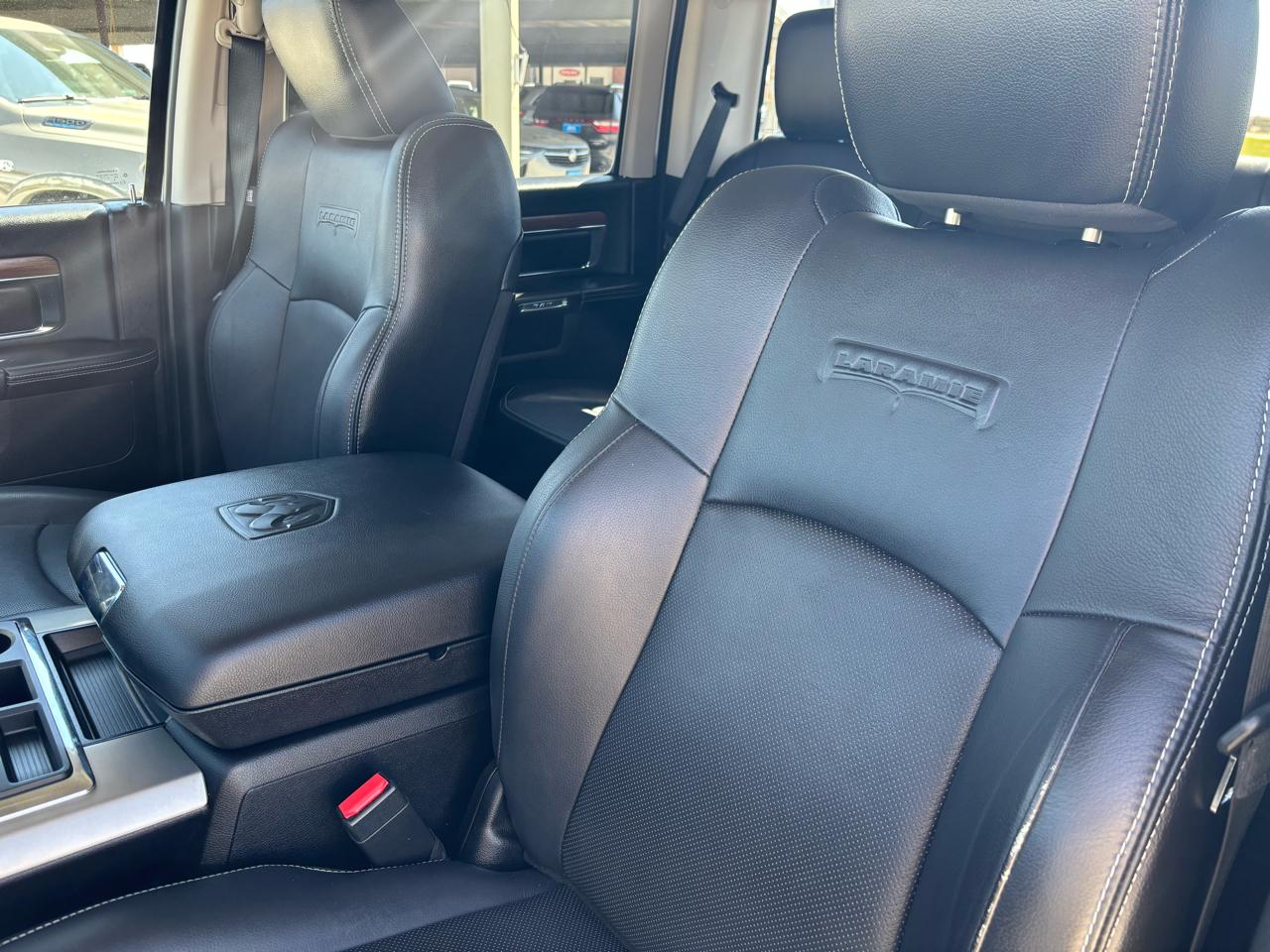 RAM 1500 4WD Crew Cab 140.5" Laramie 2013
